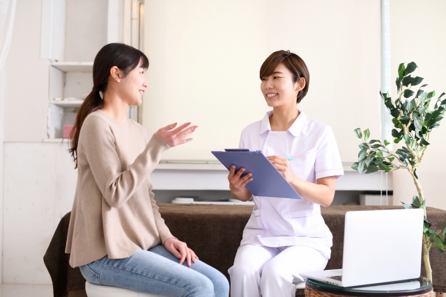 カウンセリングを受けている女性08